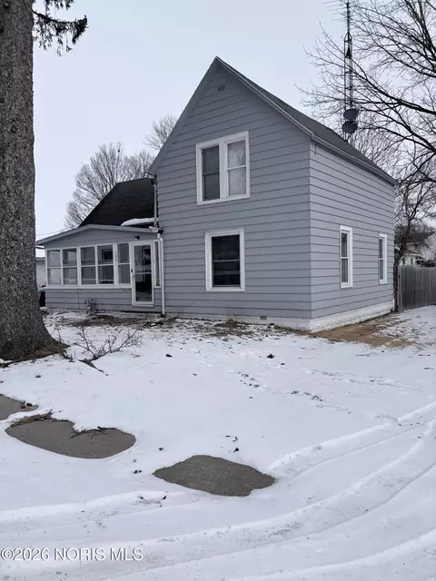 105 Pennsylvania Ave, Swanton, OH 43558