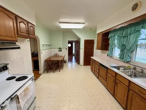 Kitchen - 1082 Warvel Rd, Hamilton, OH 45013 photo 1 of 3