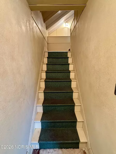 Entry Way - 1082 Warvel Rd, Hamilton, OH 45013 photo 1 of 5