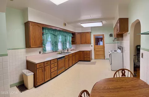 Kitchen - 1082 Warvel Rd, Hamilton, OH 45013 photo 3 of 3