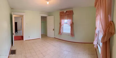 Bedroom - 1082 Warvel Rd, Hamilton, OH 45013 photo 1 of 3