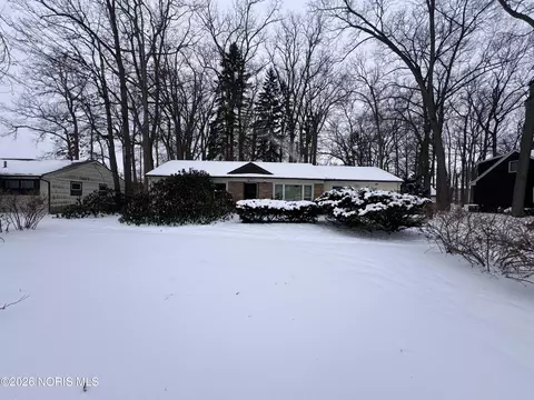 5045 Fairgreen Dr, Toledo, OH 43613