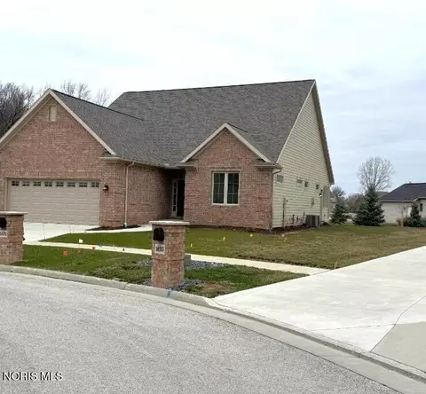 1631 Winterwood Ct, Bowling Green, OH 43402