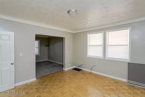 329 E Lake St, Toledo, OH 43608 photo 9