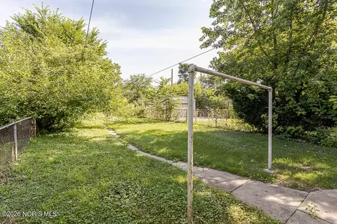 329 E Lake St, Toledo, OH 43608 photo 4
