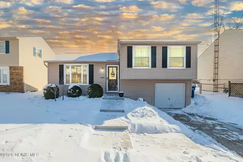 5484 Brook Point Rd, Toledo, OH 43611