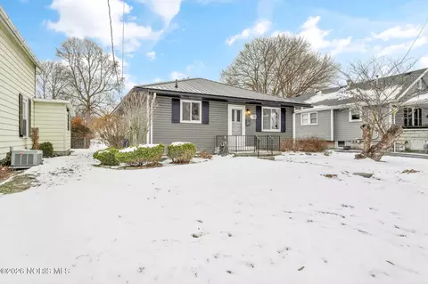 429 S Maple St, Bowling Green, OH 43402