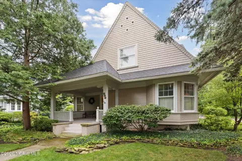 424 E Front St, Perrysburg, OH 43551