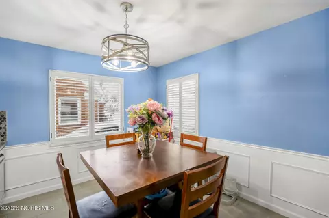 Dining - 3906 Garrison Rd, Toledo, OH 43613 photo 2 of 2