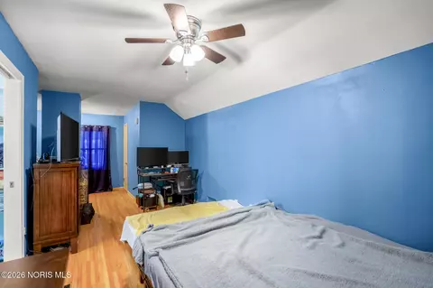 Bedroom - 3906 Garrison Rd, Toledo, OH 43613 photo 6 of 7