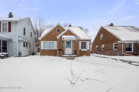 3906 Garrison Rd, Toledo, OH 43613