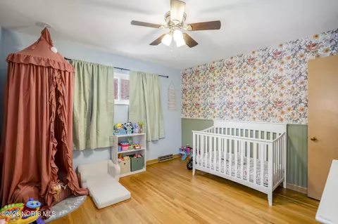 Bedroom - 3906 Garrison Rd, Toledo, OH 43613 photo 2 of 7
