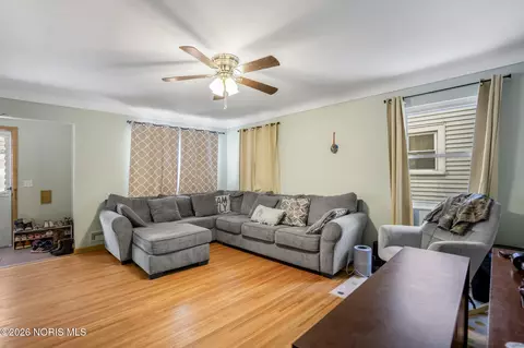 Living - 3906 Garrison Rd, Toledo, OH 43613 photo 1 of 1