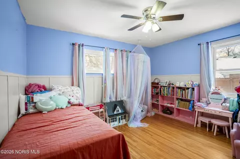 Bedroom - 3906 Garrison Rd, Toledo, OH 43613 photo 3 of 7