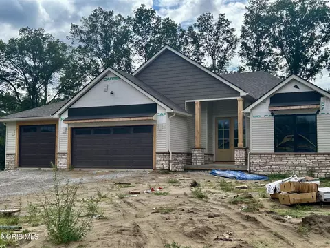27 Victory Ln, Holland, OH 43528