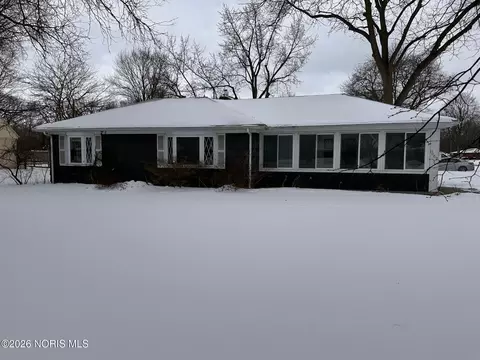 1002 Walnut St, Perrysburg, OH 43551