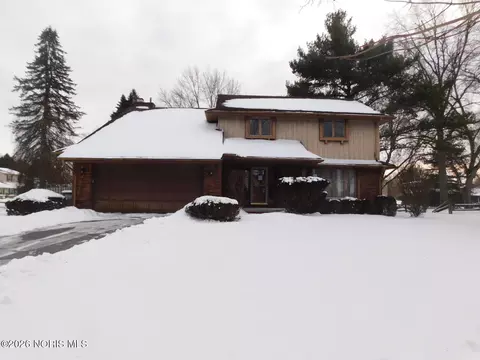 5637 Swan Creek Dr, Toledo, OH 43614