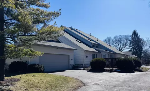 2132 The Blfs, Toledo, OH 43615