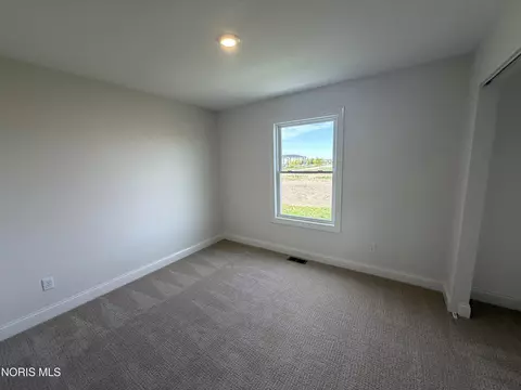 Bedroom - 1396 Thomas Ln, Waterville, OH 43566 photo 3 of 5