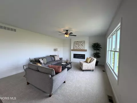 Living - 1396 Thomas Ln, Waterville, OH 43566 photo 1 of 4