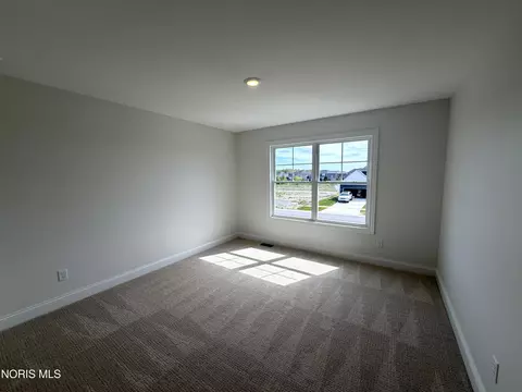 Bedroom - 1396 Thomas Ln, Waterville, OH 43566 photo 2 of 5