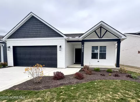 5021 Easton Dr, Oregon, OH 43616