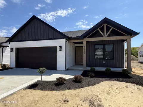 5032 Easton Dr, Oregon, OH 43616