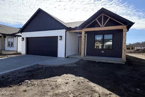 5032 Easton Dr, Oregon, OH 43616