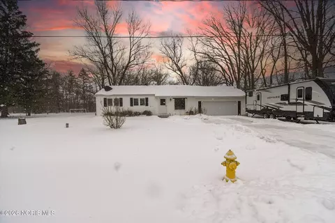 28262 Brookside Ln, Millbury, OH 43447