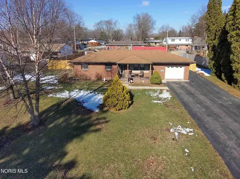 1100 Stall Dr, Findlay, OH 45840