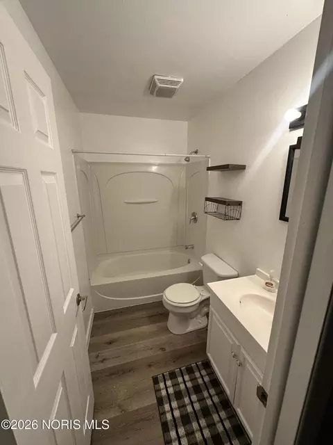 Bath - 4039 Hill Ave, Toledo, OH 43607 photo 1 of 1