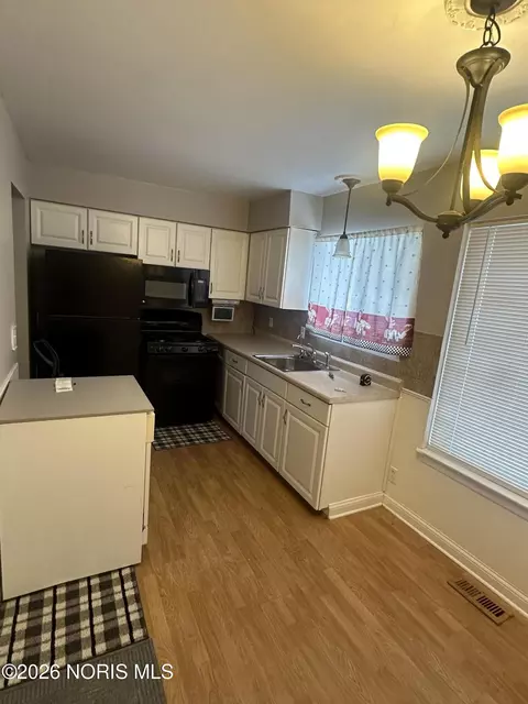 Kitchen - 4039 Hill Ave, Toledo, OH 43607 photo 3 of 3