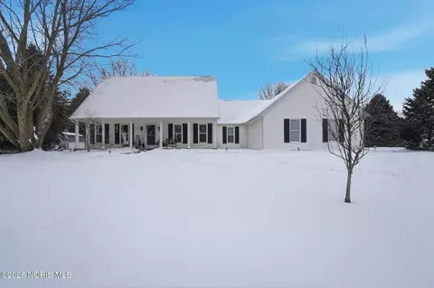 9085 Dover Dr, Wauseon, OH 43567