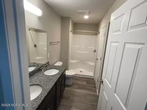 Bath - 508 N Adrian St, Lyons, OH 43533 photo 2 of 2