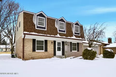 1085 Birch Dr, Perrysburg, OH 43551