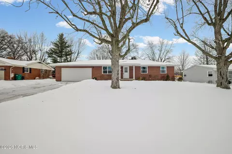 707 Winterhaven Dr, Findlay, OH 45840