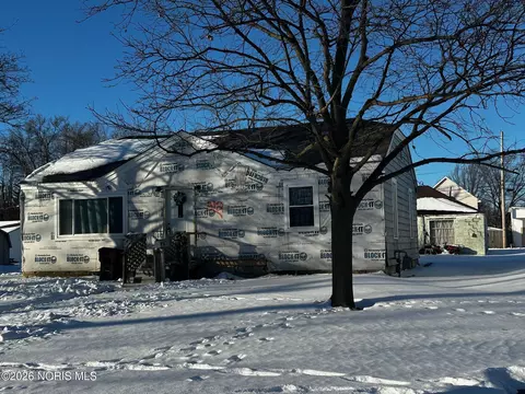 242 Sycamore St, Fostoria, OH 44830