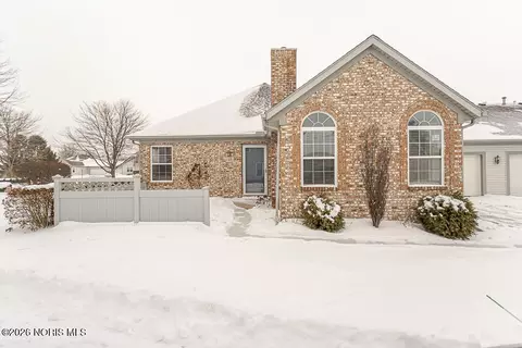 45 W Foxgate Cir, Bowling Green, OH 43402