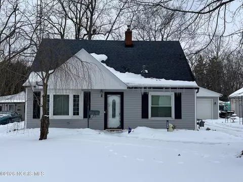 6015 Livingston Dr, Toledo, OH 43613