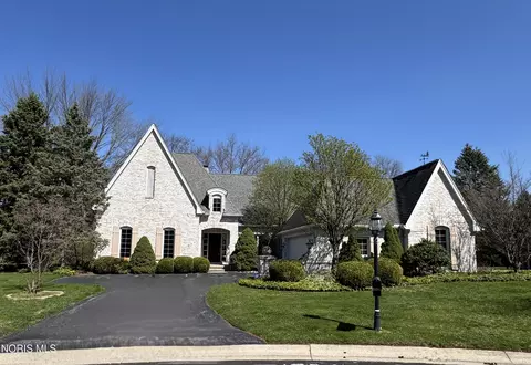 15 Stableside Rd, Ottawa Hills, OH 43615