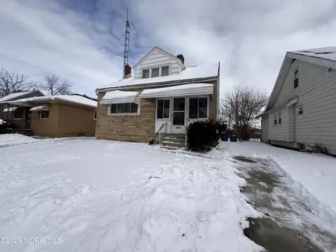 4352 Packard Rd, Toledo, OH 43612