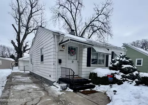 2919 Lutaway Dr, Toledo, OH 43614