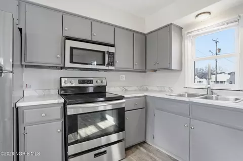 Kitchen - 239 Edith Ave, Findlay, OH 45840 photo 3 of 3