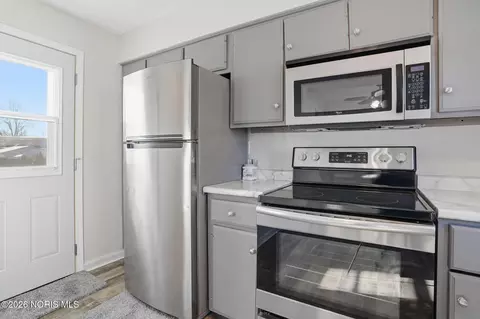 Kitchen - 239 Edith Ave, Findlay, OH 45840 photo 2 of 3