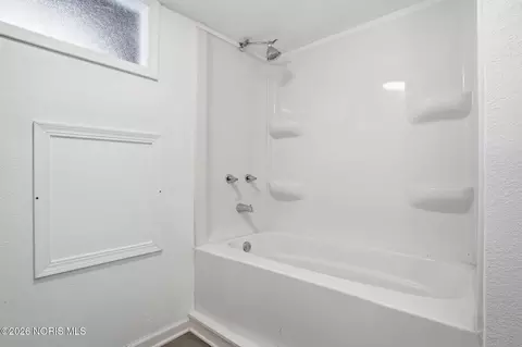 Bath - 239 Edith Ave, Findlay, OH 45840 photo 3 of 5