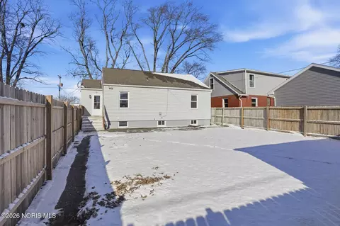 Exterior - 239 Edith Ave, Findlay, OH 45840 photo 5 of 6