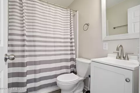 Bath - 239 Edith Ave, Findlay, OH 45840 photo 1 of 5
