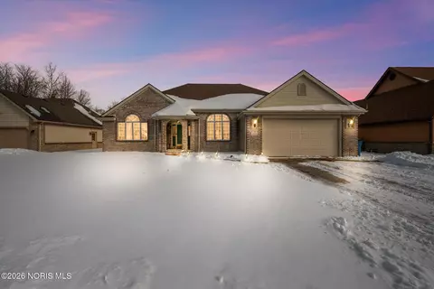 1301 Oaktree Ct, Oregon, OH 43616