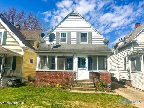 3527 Hazelhurst Ave, Toledo, OH 43612