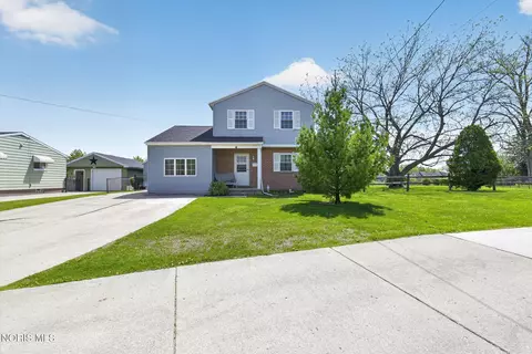 35 Santus Dr, Rossford, OH 43460